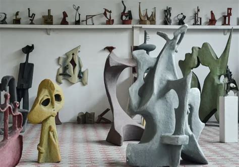 Nouveaux Regards Sur La Sculpture Contemporaine: Discovering the Untamed Beauty of Modern Forms